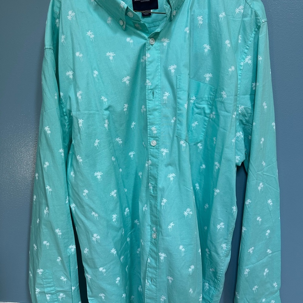 American Eagle men’s long sleeve button up with palm trees
